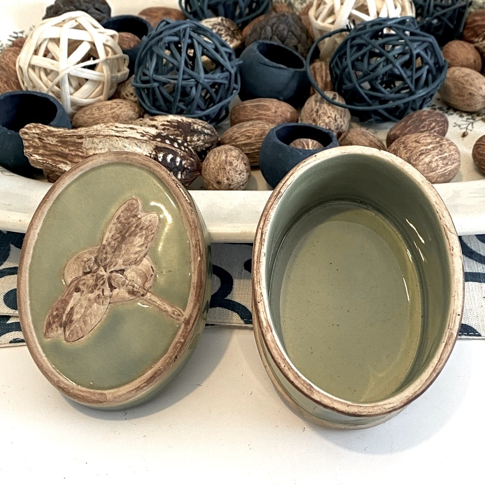 Gorgeous Dragonfly Glazed Art Pottery Green Brown Tan Jewelry Trinket Box